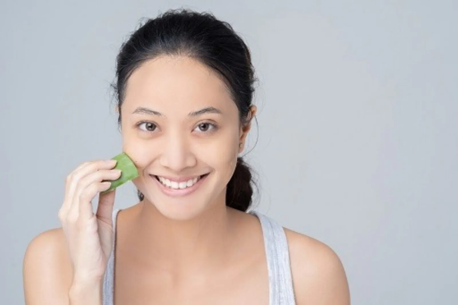 Applying Aloe Vera on face daily will give you a radiant glow, many problems will be removed