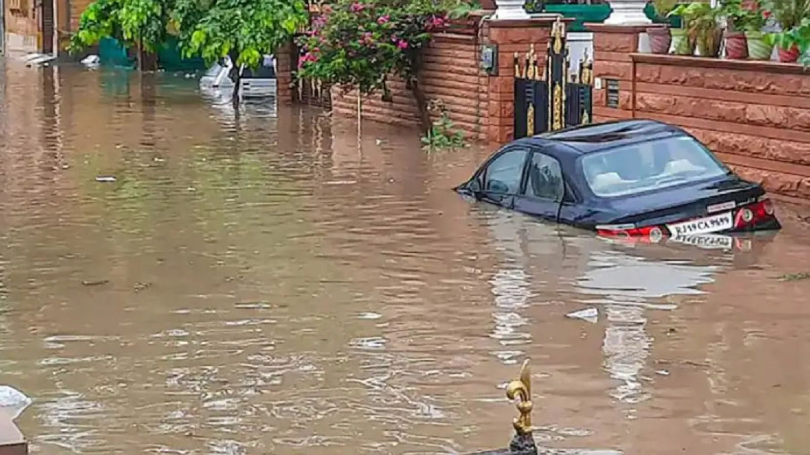 Flood situation in many districts due to rain, army called in Dholpur, shifted from villages