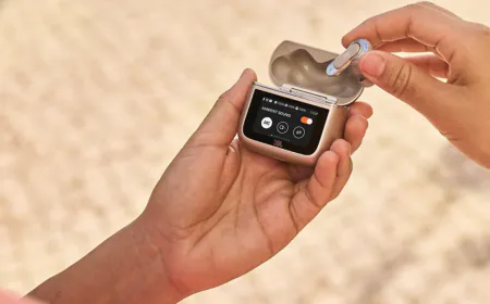 JBL launches earbuds with display, 44 hours of playback time and price is just this much