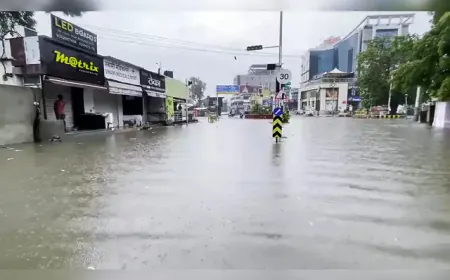 Ana Sagar Lake overflow made condition worse; Roads are overflowing, shops in basements are filled with water