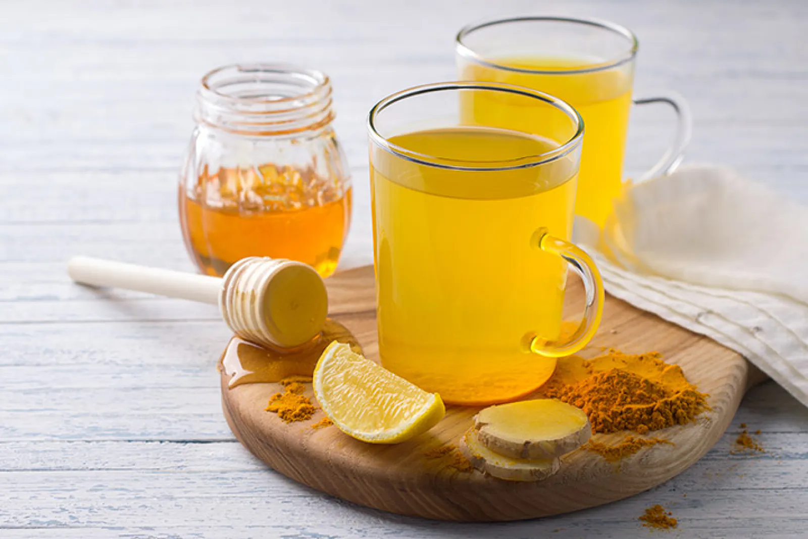 From Turmeric Milk to Ginger Tea: Effective Ways to Soothe Throat Irritation