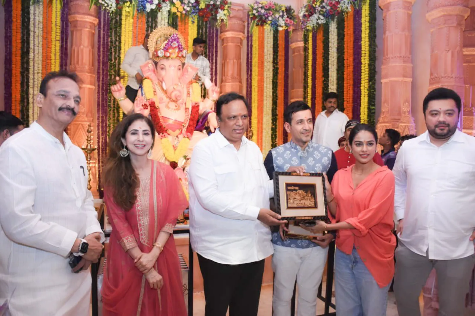 Sonyaa Ayoddhya seeks blessings at Advocate Ashish Shelar’s Ganesh Utsav Mandal in Bandra