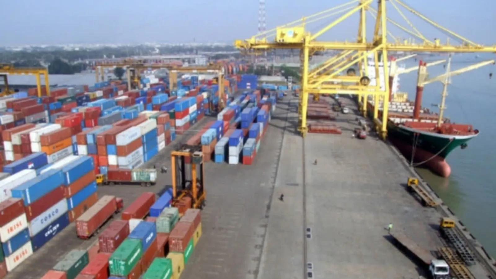 India's exports increased by 6.7 percent in August, imports decreased by 10% to $ 61.59 billion