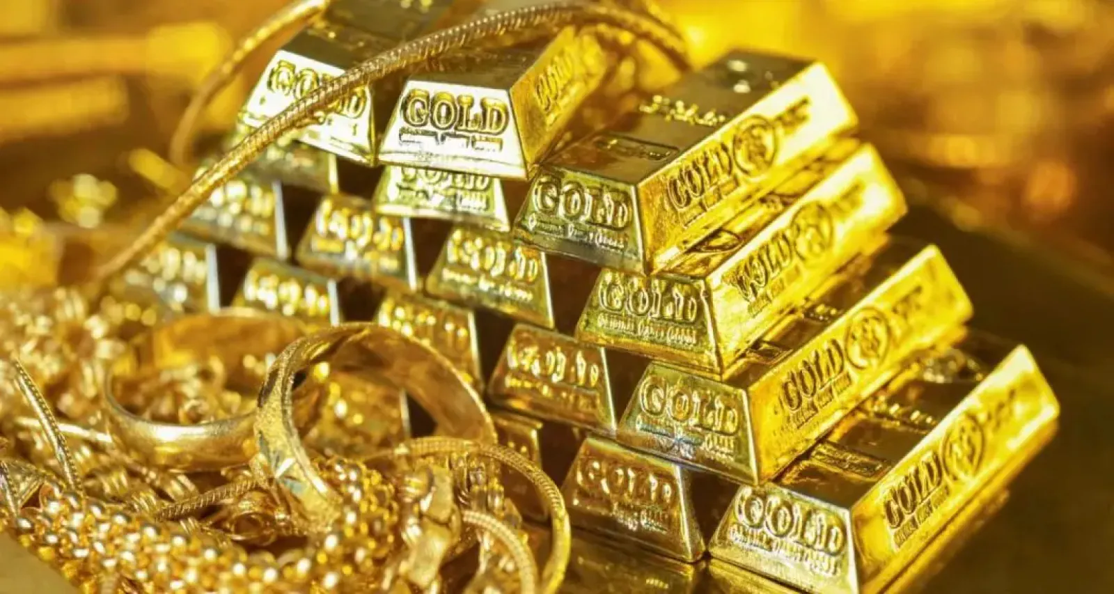 Gold Hits ₹1.16 Lakh, Silver Crosses ₹1.36 Lakh on Global Cues; Both at Record Highs