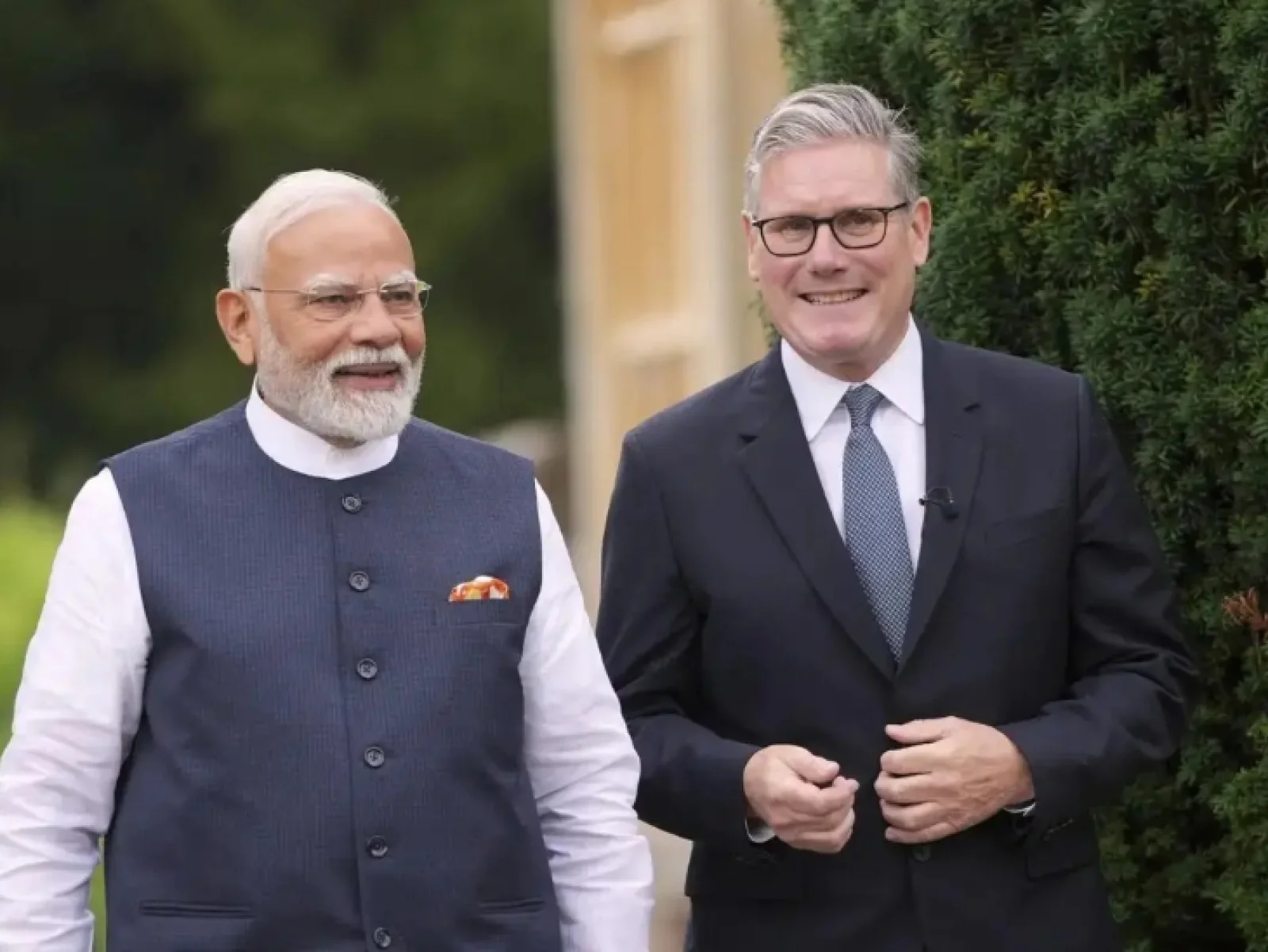 PM Modi and UK PM Keir Starmer Showcase Warm Ties at Global FinTech Fest 2025