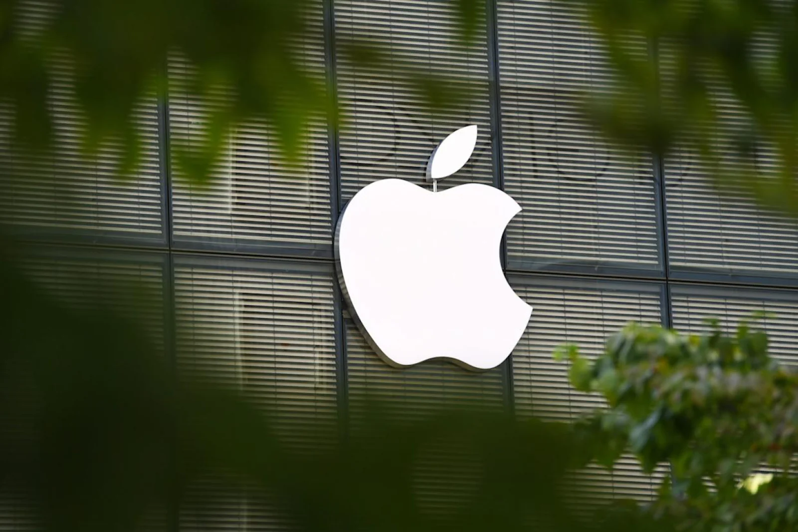 Apple Announces Industry’s Largest Bug Bounty, Offering Up to $2 Million for Critical Flaws