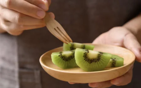 Kiwi for Immunity, Digestion, and Skin: Benefits, Right Way to Eat, and Who Should Avoid It