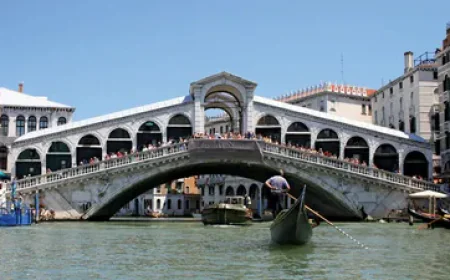 From Wood to Stone: The 400-Year Legacy of Venice’s Iconic Rialto Bridge