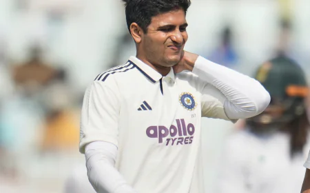 Shubman Gill Retires Hurt With Neck Spasm; Taken to Hospital for Overnight Observation
