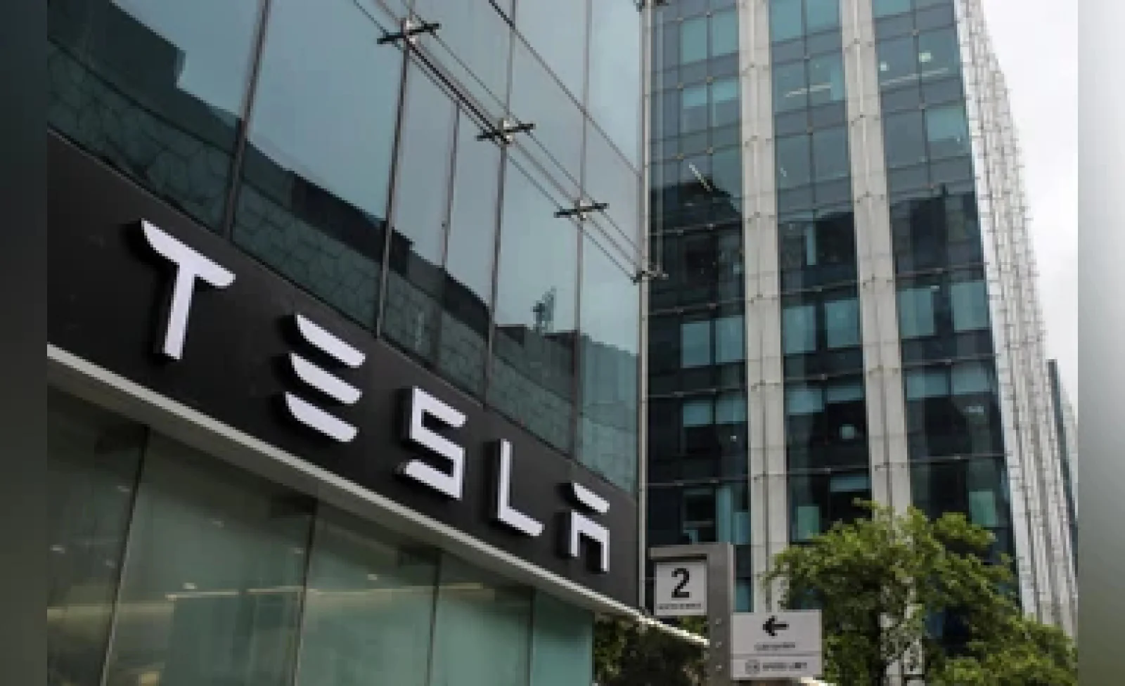 Sharad Agarwal Takes Charge as Tesla’s New India Head, Focus on Luxury EV Market