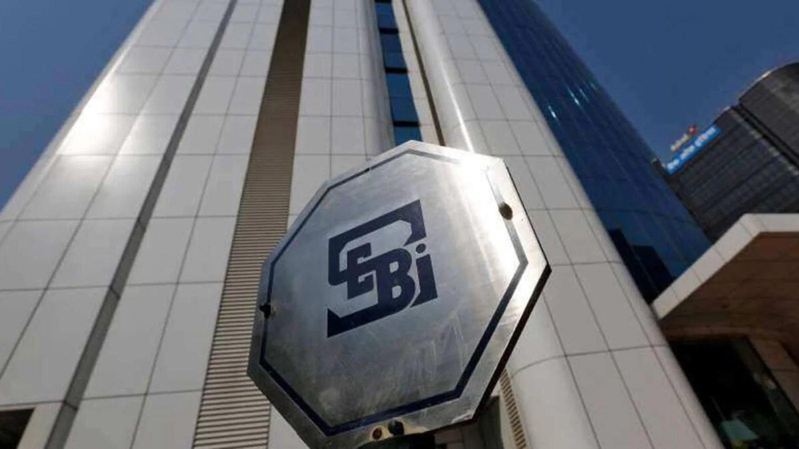 SEBI to Simplify Regulations, Revises IPO Anchor Investor Norms; Chairman Reiterates Non-Interference in Valuations