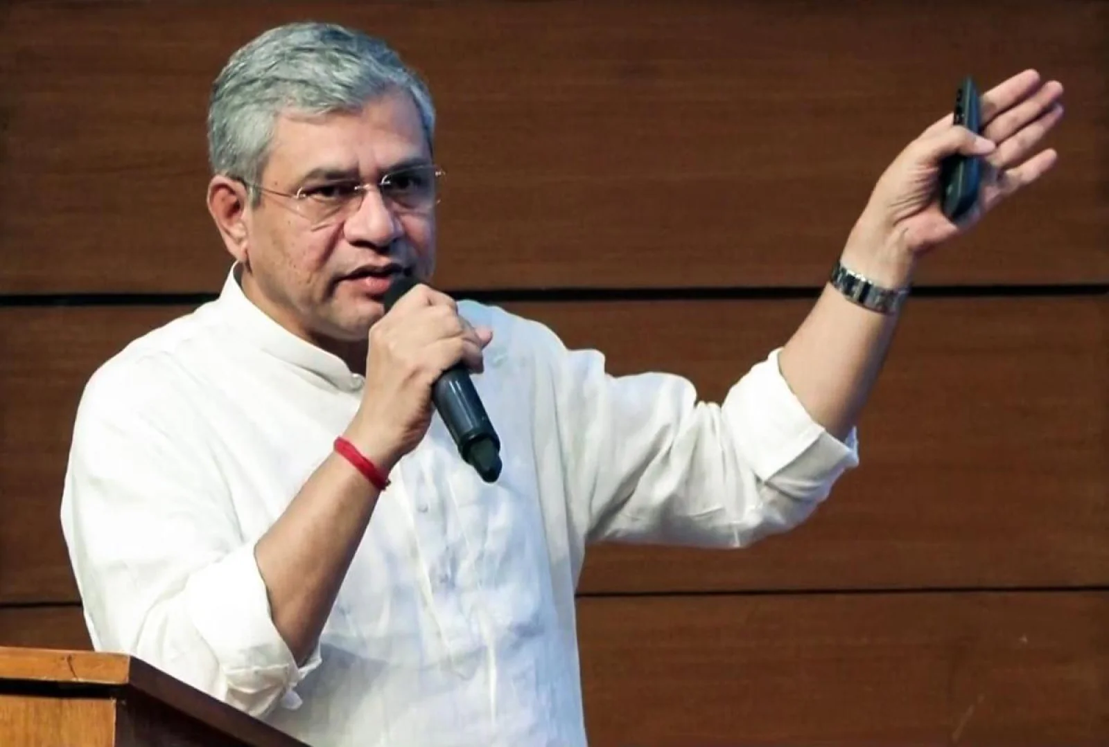 Cabinet Approves ₹25,060 Crore Plan to Support Export Sectors Like Textiles, Leather, and Gems