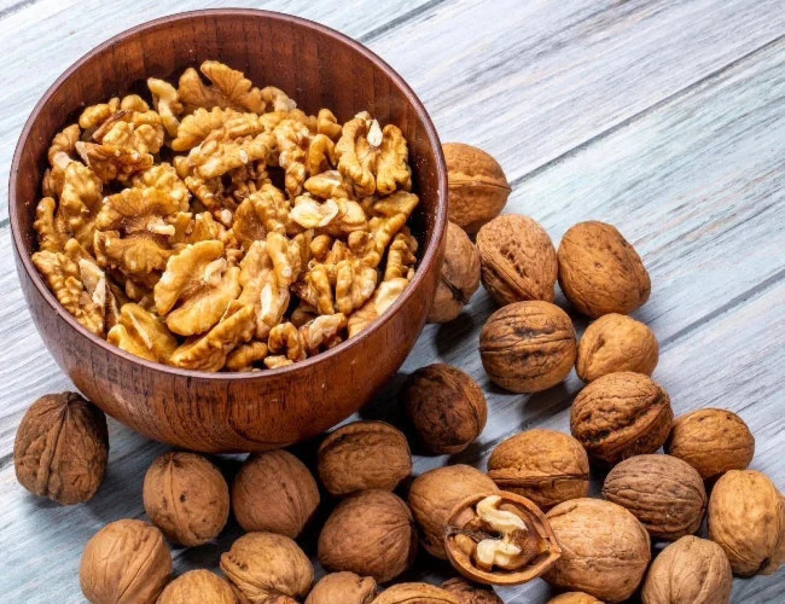 Winter Nutrition Boost: Soaked Walnuts Linked to Better Digestion, Memory, and Skin Health
