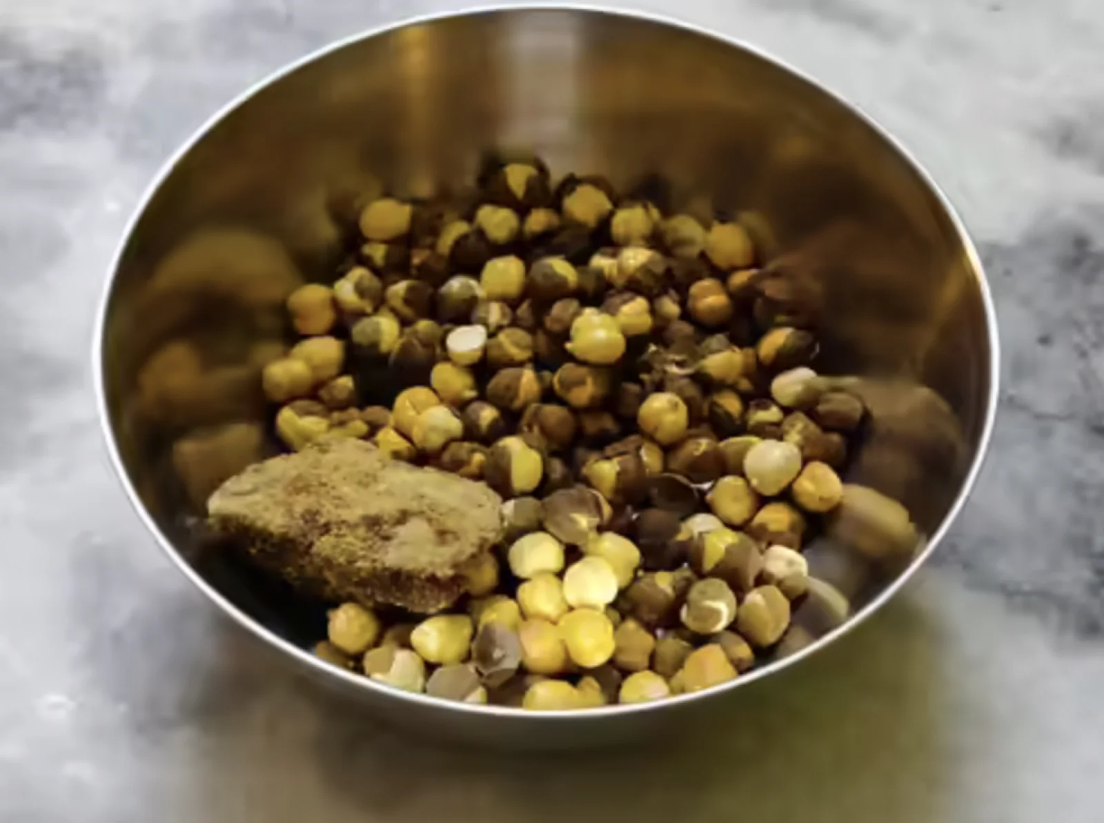 Why Doctors Recommend Jaggery and Chickpeas on an Empty Stomach in Winter