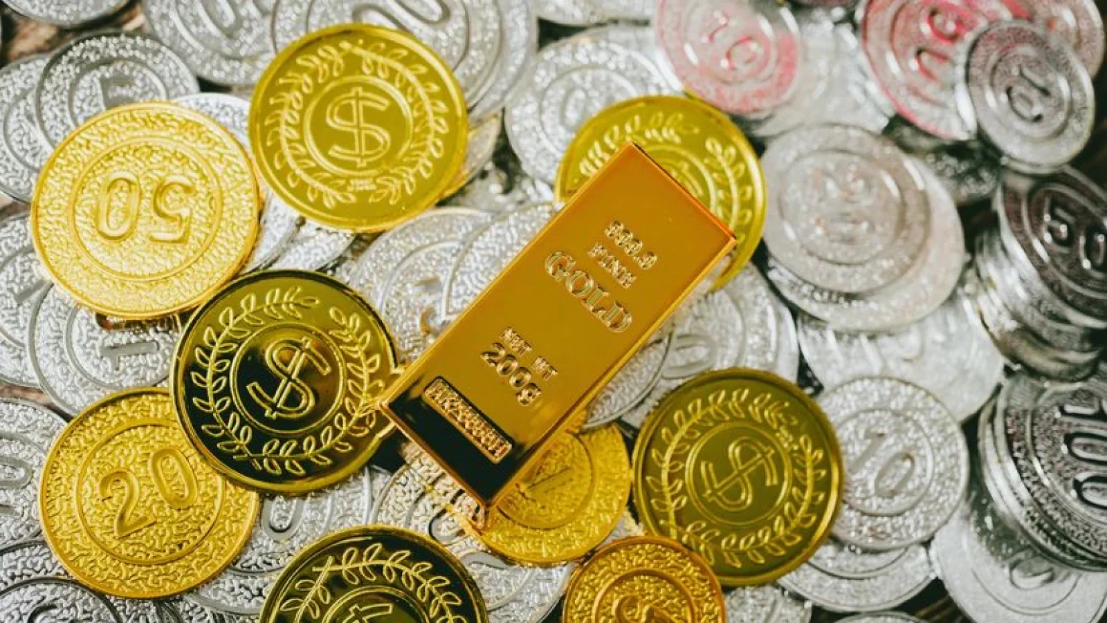 Gold Prices Fall ₹1,700 After Four Days of Record Rally