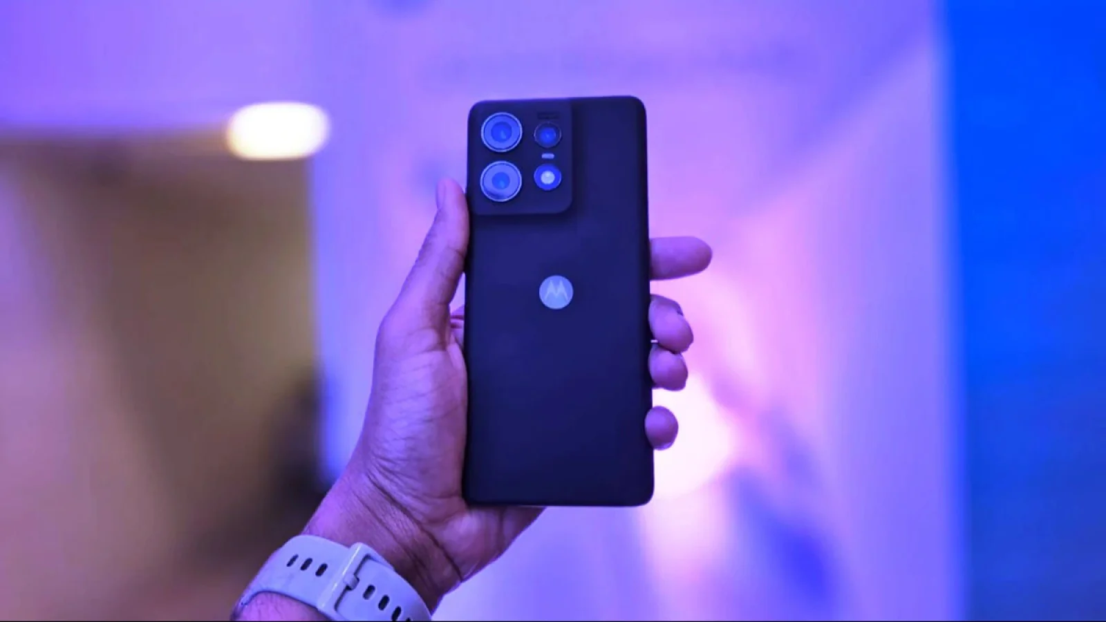 Motorola Edge 50 Pro Gets Massive Price Cut, Now Available Under ₹23,000