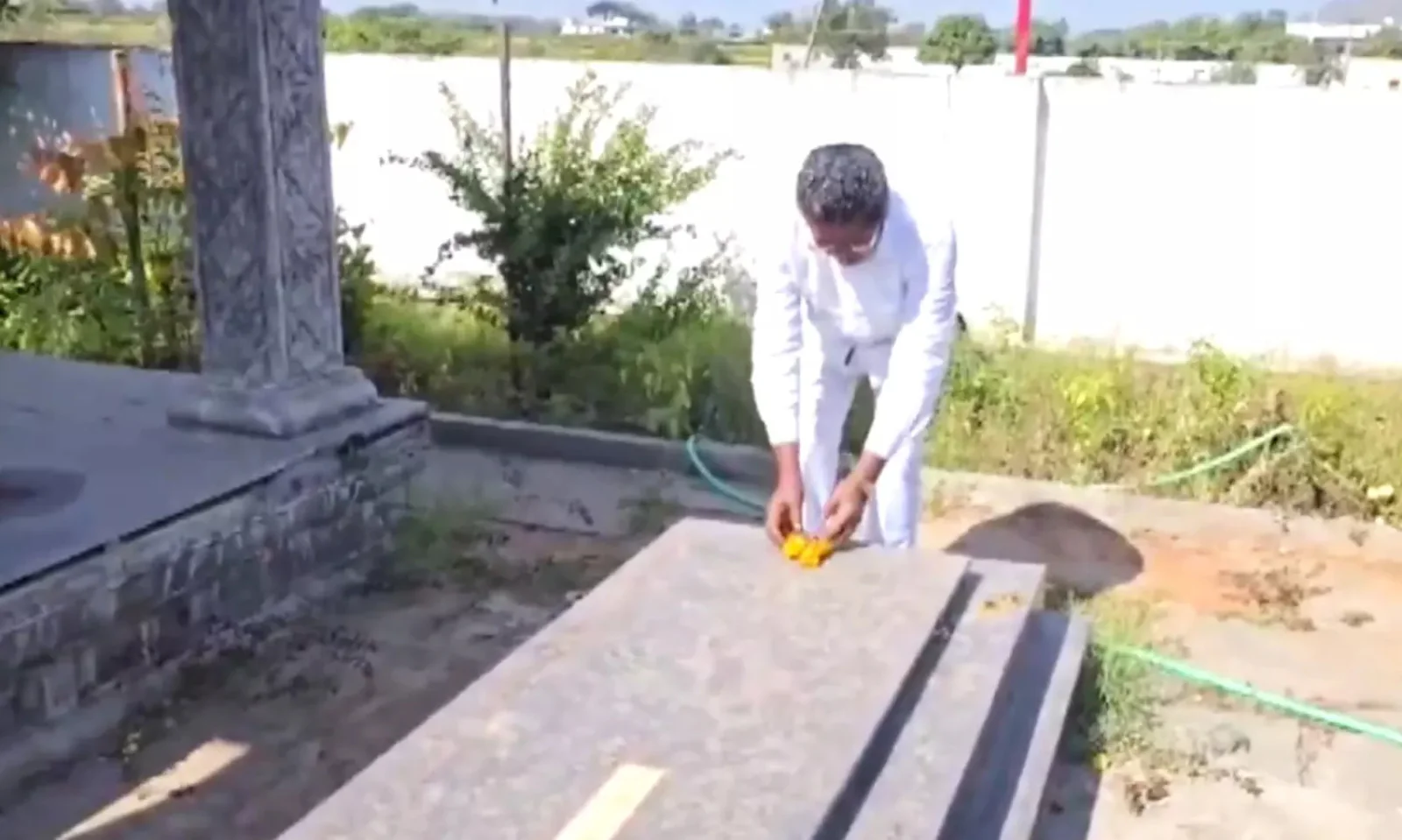 80-Year-Old Telangana Resident Constructs His Own Tomb, Leaves Message on Life and Death