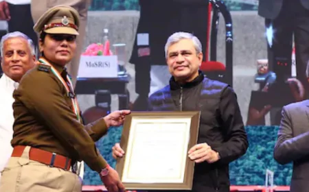 RPF Inspector Chandana Sinha Wins Railways’ Top Service Award for Rescuing Over 150 Children