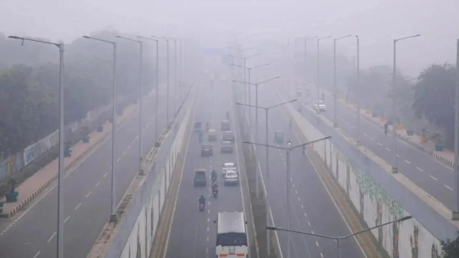 Severe Fog Engulfs Rajasthan Capital, Life Disrupted for Second Straight Day