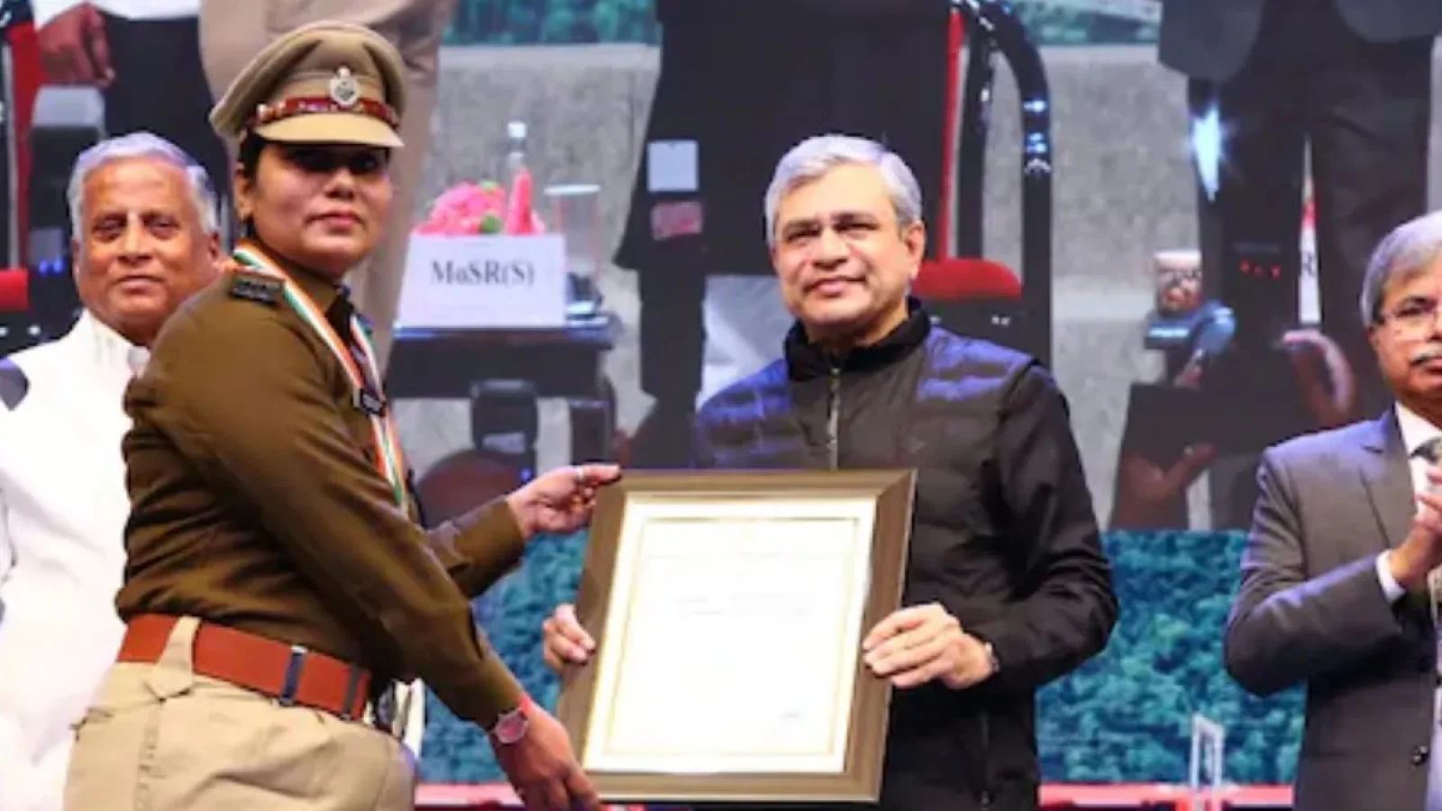 RPF Inspector Chandana Sinha Wins Railways’ Top Service Award for Rescuing Over 150 Children