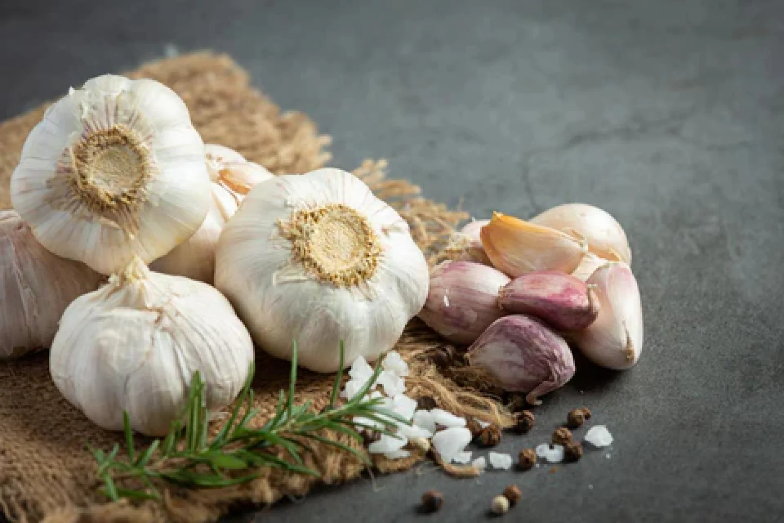 From Kitchen to Skincare: Garlic’s Role in Fighting Acne and Pimples