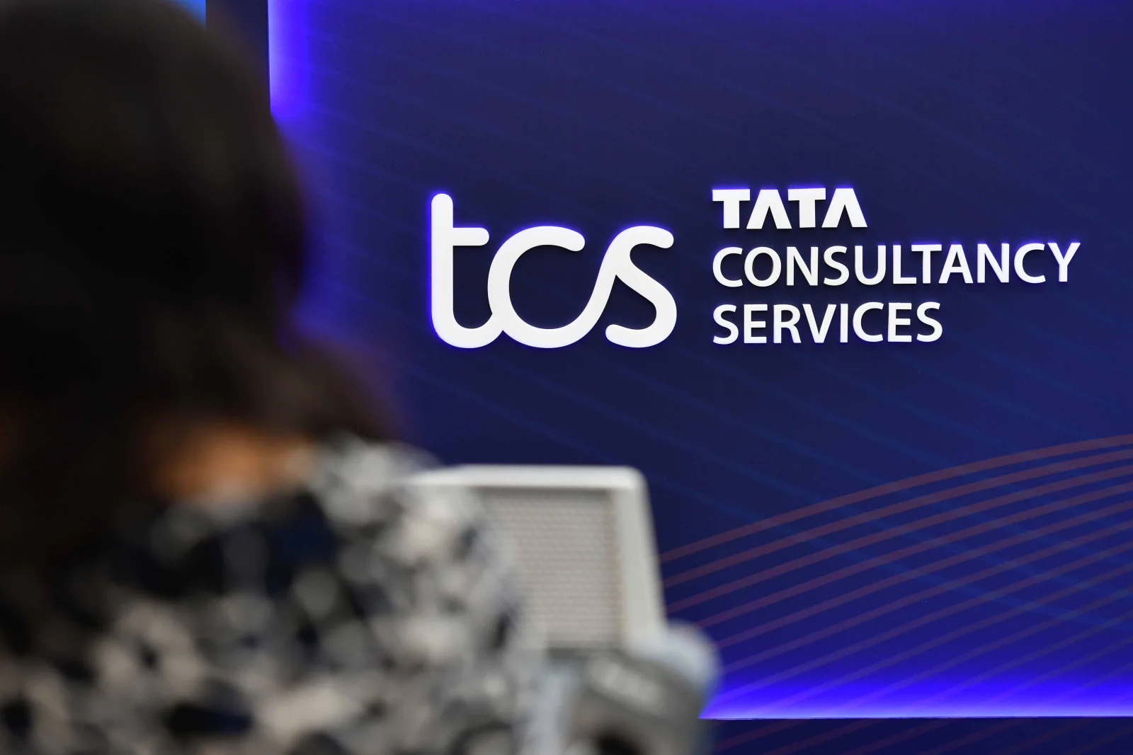 State Bank of India Races Ahead of TCS, Climbs to 4th Spot in Market Rankings