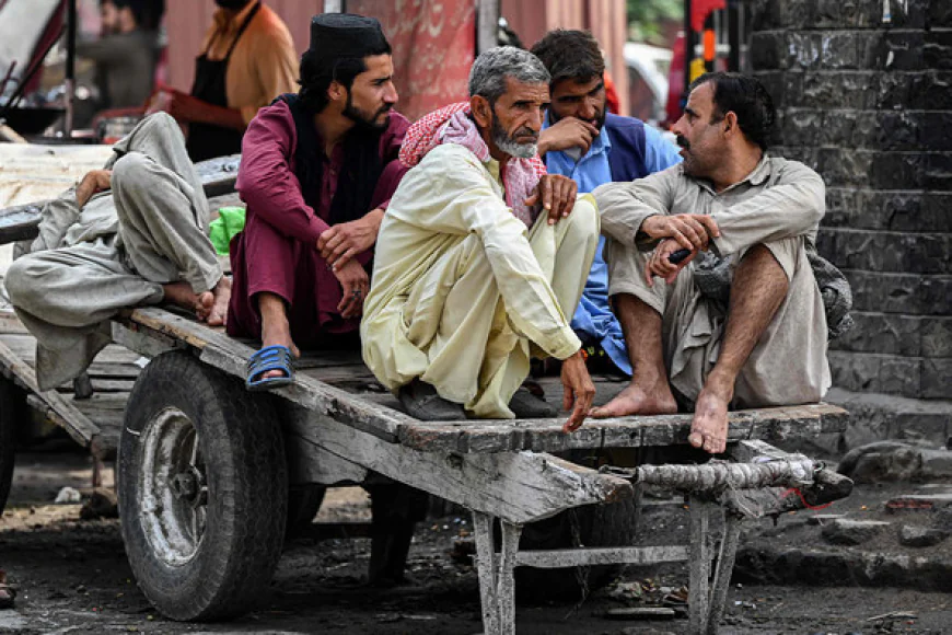 Rising Gas Prices Add Burden on Commuters in Pakistan