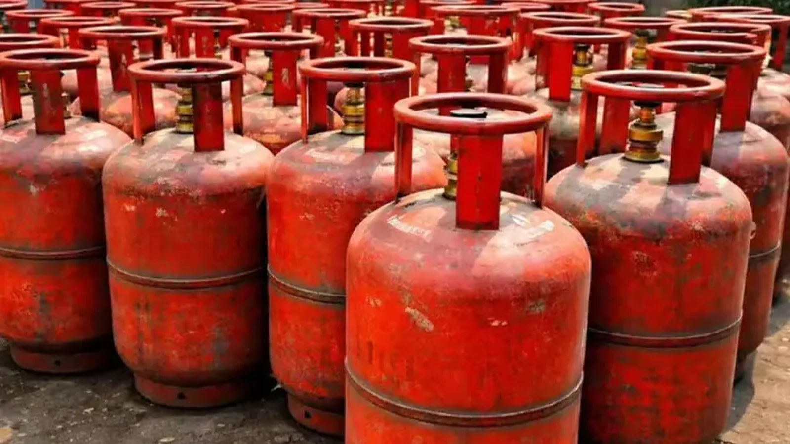 Administration Cracks Down on Illegal LPG Refilling in VIP Colony, Savina, Udaipur