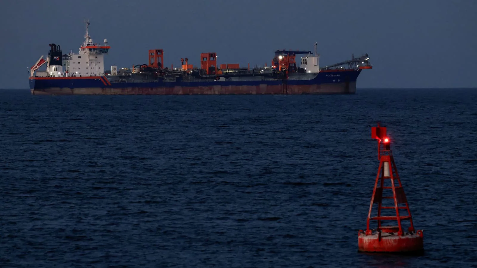 Iran May Allow Oil Tankers Through Strait of Hormuz Only if Trade Is in Chinese yuan