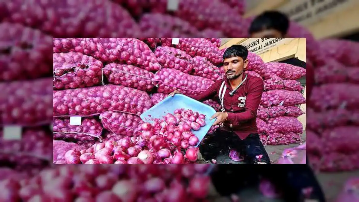 India Faces Onion Glut as Gulf Demand Falls, Farmers Forced to Sell Cheap