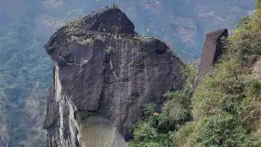 Dare to Walk on the Edge: Explore U Mawryngkhang Bamboo Trek, India’s Most Dangerous Trek