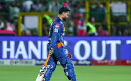 Lucknow Super Giants Captain Rishabh Pant Unhappy with 20 Extras in Loss vs Delhi Capitals