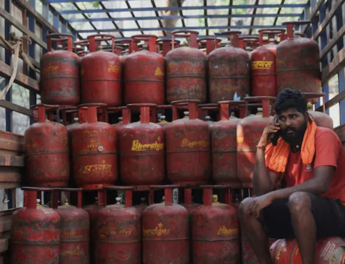 Ministry of Petroleum and Natural Gas Assures 60-Day Crude Oil Reserve Amid Global Uncertainty