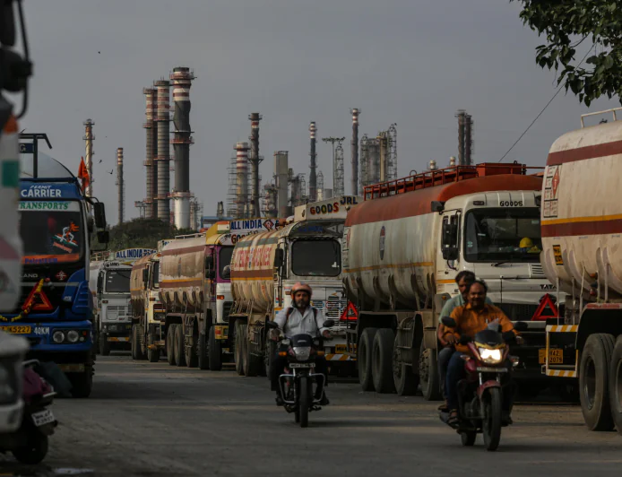 Government Eases Panic: Fuel Supply Normal Despite Rising Crude Prices and West Asia Tensions