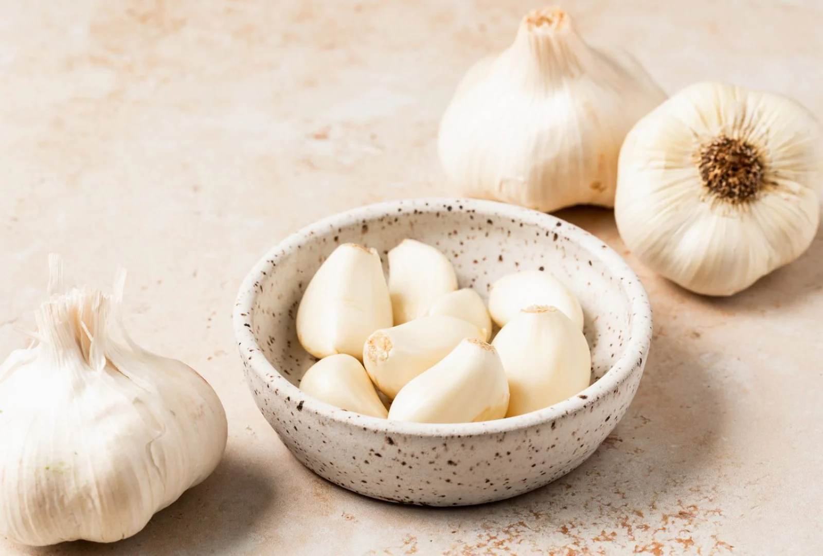 Peeling Garlic Made Easy: Try These Smart and Time-Saving Hacks