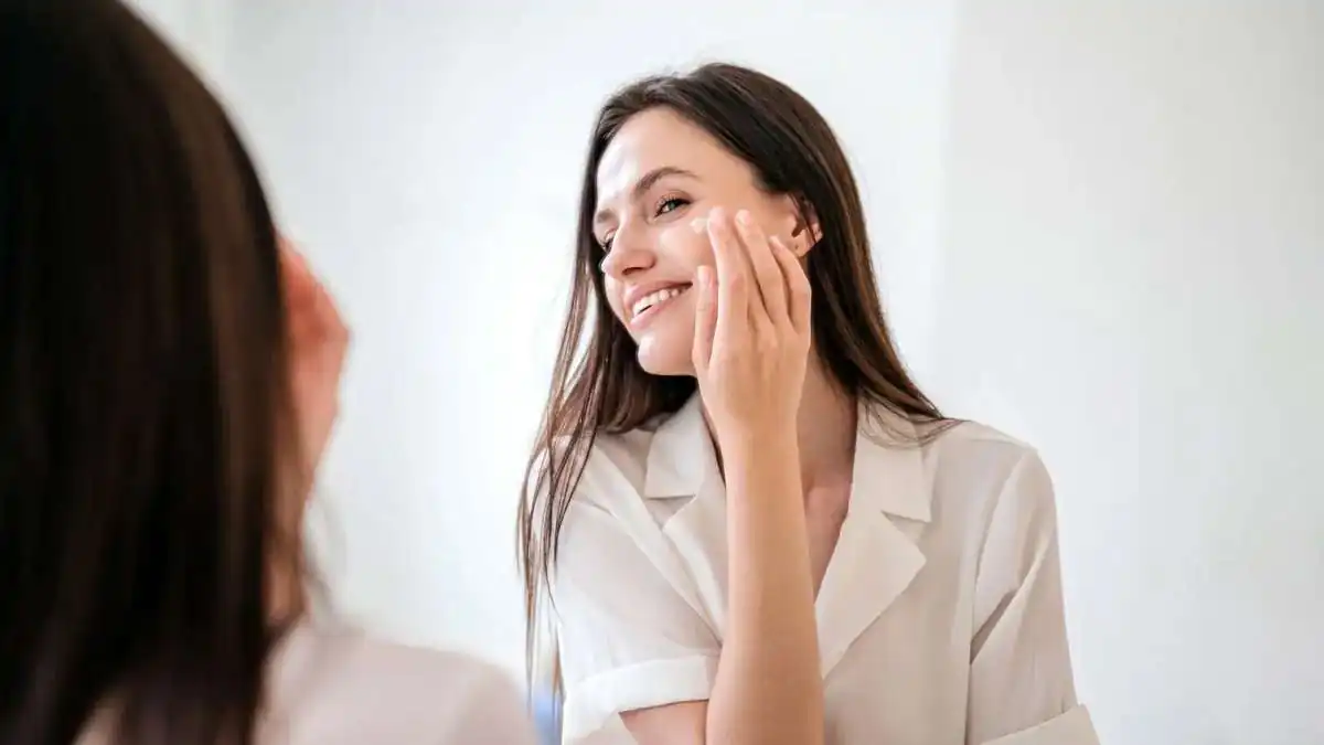 Here’s Why Dermatologists Recommend Wearing Sunscreen at Home Here’s Why Dermatologists Recommend Wearing Sunscreen at Home