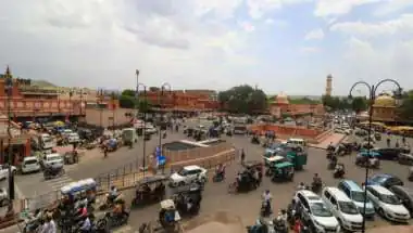 AI Crowd Monitoring System to Improve Tourist Safety and Crowd Management