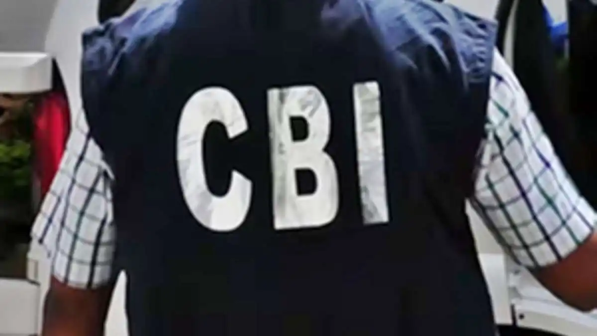 CBI Cracks Down on Former RCFL, RHFL Chiefs Over Alleged ₹7,623 Crore Loan Diversion