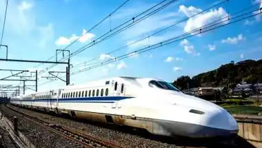 Railway Minister Vaishnaw Announces ₹1 Lakh Crore Rail Projects for West Bengal, Meets CM Adhikari