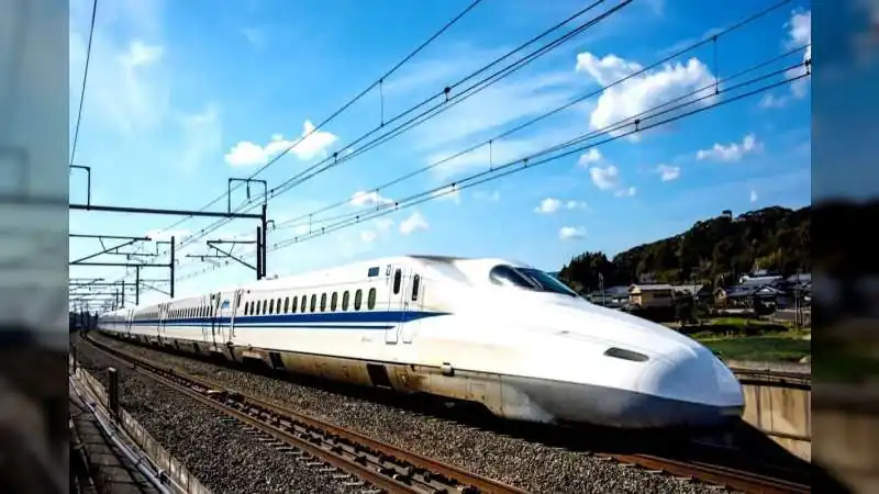 Railway Minister Vaishnaw Announces ₹1 Lakh Crore Rail Projects for West Bengal, Meets CM Adhikari
